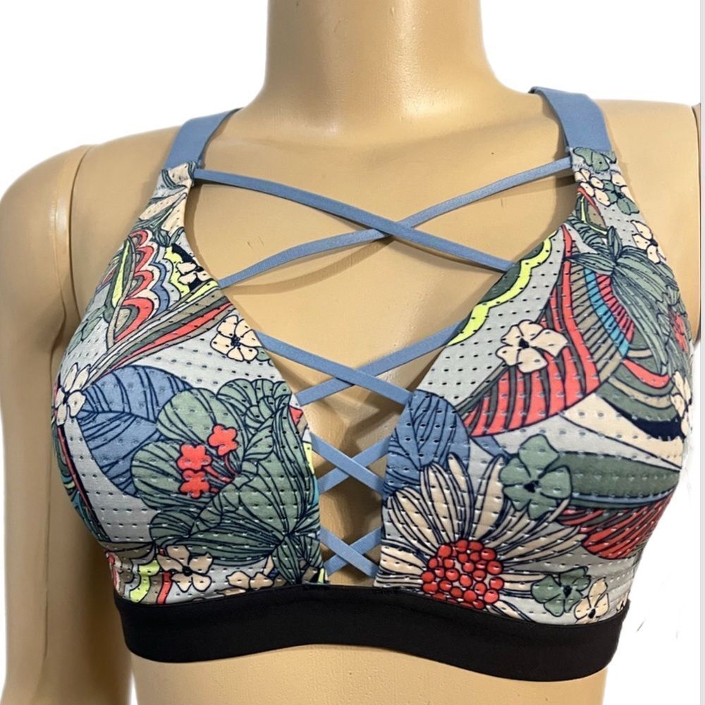 Victoria’s Secret Sport Lightweight Strappy front padded sport bra 32C
